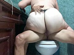 Pounding Stepmom Hard In Shower While Alone