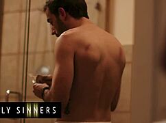 Milf Alexis wants Jake's cock for her extra cash fuck