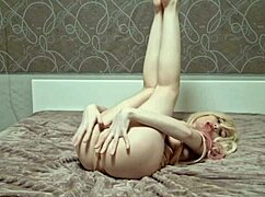 Elza kom, wanna see this sexy blonde get naughty and wet for you?