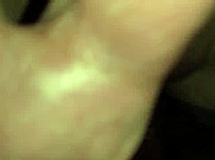 Safada Coroa Gives Bare Pussy While Hubby Plays Tigrinho Game