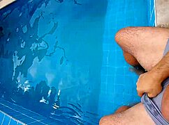 estava com minha meia-irmã na piscina ela viro louca com meu pau duro e duro ereto ai fodi gostoso 😩💦🍆