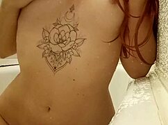 wanna watch this redhead teen 18+ get wet and wild in the bath?? 😏🛁