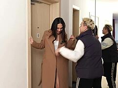 Roxy Muray Fingers Her Juicy Big Pussy Lips First Time on Camera 😏💧