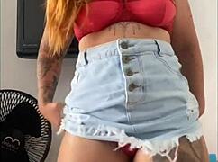 video personalizada de exibição com saia flashing my trimmed redhead pussy outside mmm
