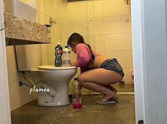 damn that mini short hugs her sexy ass so tight while she cleans 😍🍑