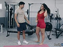 Busty Curly Brunette Shakes Big Booty for Deep Pound Victoria Voxxx Max Fills