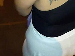 Madura puta con culo enorme acepta follar en la calle con hilo rojo transluciendo!