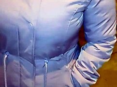 Madura puta con culo enorme acepta follar en la calle con hilo rojo transluciendo!