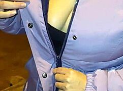 Madura puta con culo enorme acepta follar en la calle con hilo rojo transluciendo!