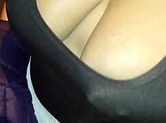 Madura puta con culo enorme acepta follar en la calle con hilo rojo transluciendo!