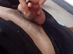 pajeando a mi mejor amigo mientras vemos porno de latinas curvy... que rico!