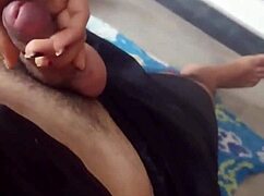 pajeando a mi mejor amigo mientras vemos porno de latinas curvy... que rico!