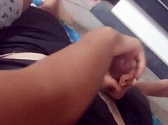 pajeando a mi mejor amigo mientras vemos porno de latinas curvy... que rico!