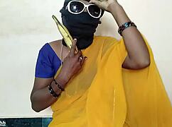 خالة مالو جنوبية تدس موزة عملاقة عميق في كسها