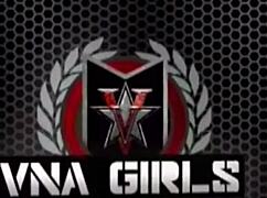 Грамадни клиторни устни на Дженна Фокс капят под езика на зряла лездом