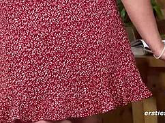 azubi aus düsseldorf fingers her shaved wet pussy clit passionately solo on cam