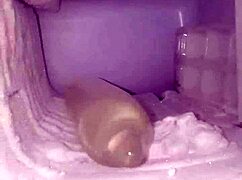 je prépare mon pénis au glaçon pour me faire défoncer la chatte en live