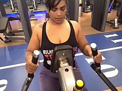 Gym slut skips panties for horny fingering fun!!