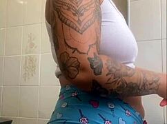 Flashing My Big Pussy for Strangers Outside