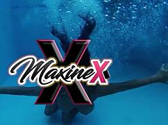 omg maxine x fingers her wet pussy so deep, squirting everywhere!! 💦