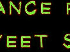 Mature blonde bitch gives juicy pussy lap dance, wagging hips better than young sluts.