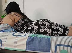 La nueva novia de mi hermanastro me dejó follar su enorme culo el mismo día. Puta total.