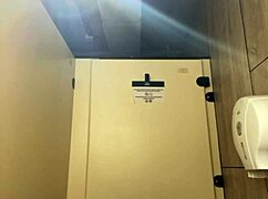 18yo BBW FINGERS FAT PUSSY then CUMS in crowded GYM