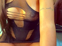 Gorgeous babe spreads legs for intense pussy licking and fingering