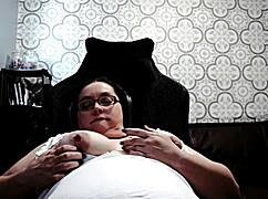 bbw gaming streamer, does playing make your fat pussy so wet?
