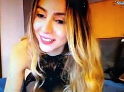 hey sexy blonde 😘 wanna chat while i tease on cam? 🔥