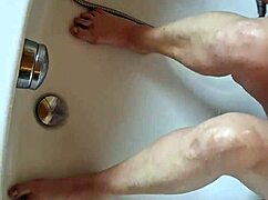 Chubby german mature washes her dirty bare feet in tub