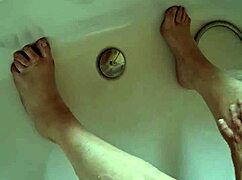 Chubby german mature washes her dirty bare feet in tub