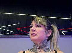 new year gym workout with vibrator in pussy... loved squirting down my legs so wet!! 💦😩