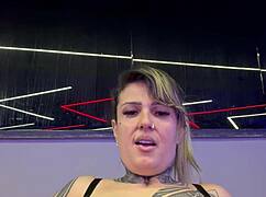 new year gym workout with vibrator in pussy... loved squirting down my legs so wet!! 💦😩