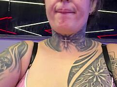 new year gym workout with vibrator in pussy... loved squirting down my legs so wet!! 💦😩