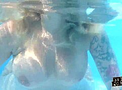 more juicy ass & big boobs from curvy sydney simpson poolside 🔥🍑💦