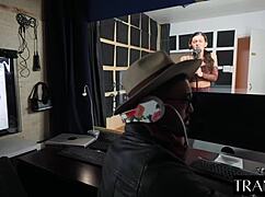 Hey, wanna see pretty shemale daisy taylor fuck with her big cock?