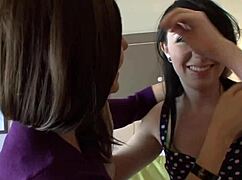 hey milf at the porn con, show this newbie how to lick shaved pussy right?