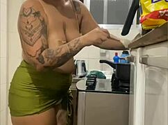 Kitchen live flashes swollen pussy under mini skirt for excited viewers