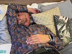 Vem amor, wake up! My horny ass craves your cock pounding deep right now.