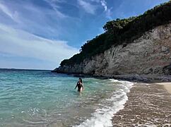 imagine banging this curvy stepmom's fat pussy on public beach