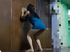 check out this fine big ass college girl sweating through her home workout 😍🍑