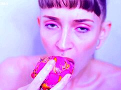 redhead goddess bare toes smash juicy wet pussy fruit