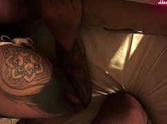 mi hermanastro me cosquillea y mete su pene en mi boca antes q lleguen padres alisongonzalez26