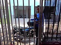 a mi inocente hijastra le encanta que le folle duro el culo con mi verga enorme real casero.