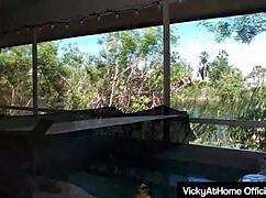 whoa this milf cougar vicky vette vibes her wet pussy lips hard in jacuzzi