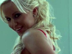 i feel so excited watching czech brunette babe cindy dollar's natural tits bounce outdoors