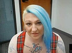 wanna bang me bareback on the desk with your huge cock?