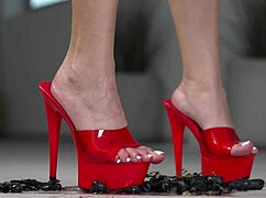 😍 crushing fruits barefoot then in heels for hot foot fetish fun