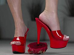 😍 crushing fruits barefoot then in heels for hot foot fetish fun